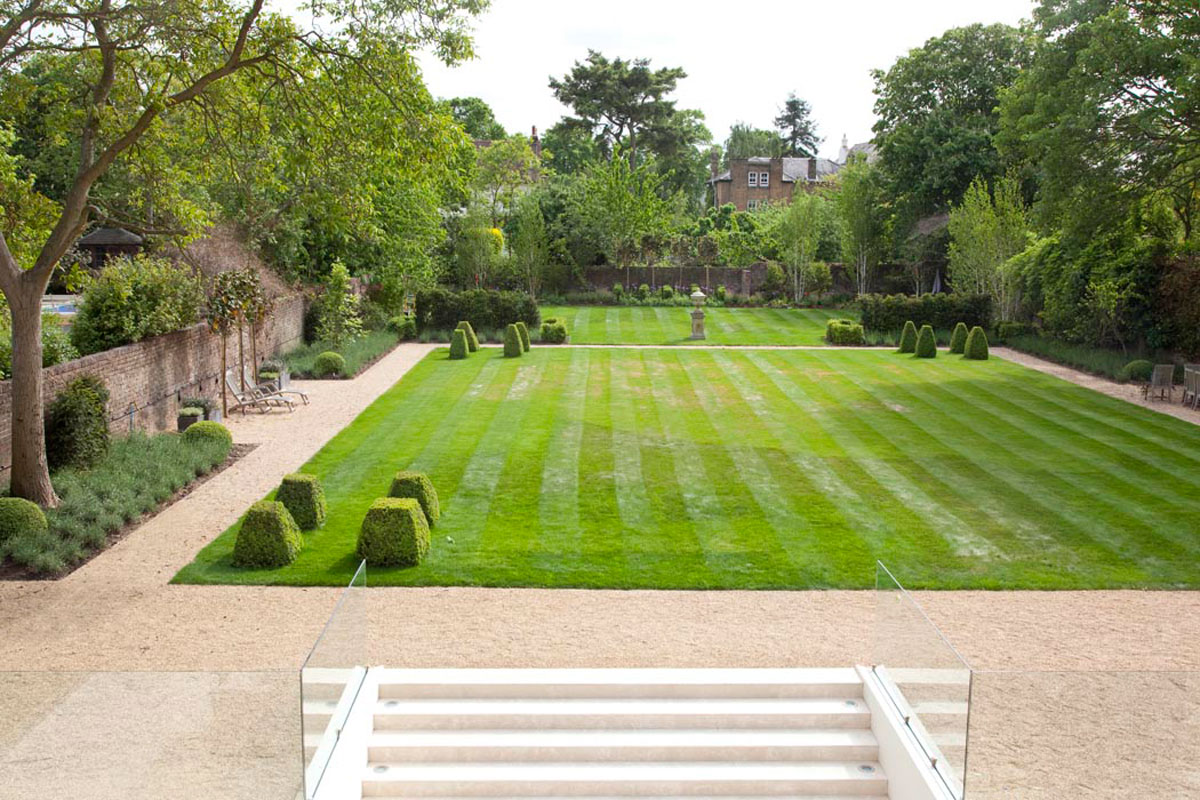 Hampton Court Garden Image